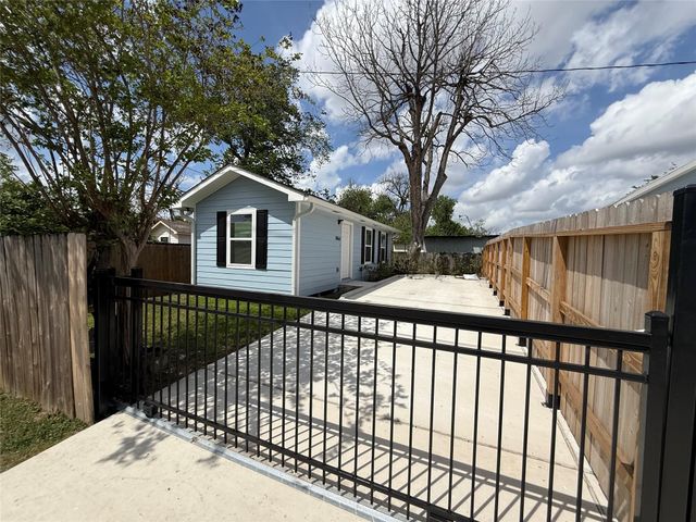 1146 Majestic Street A, Houston, TX 77020