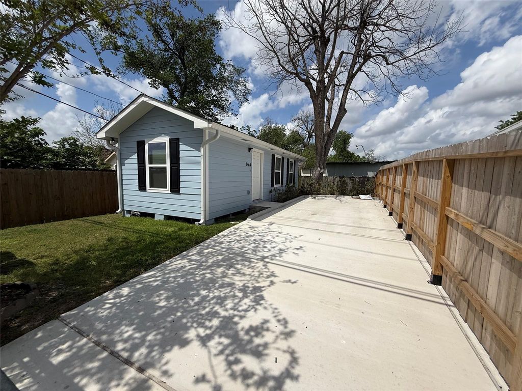 1146 Majestic Street A, Houston, TX 77020