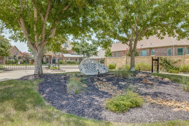 6900 Golf Green Drive, Arlington, TX 76001