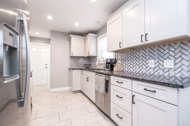 27025 Alger Street, Madison Heights, MI 48071