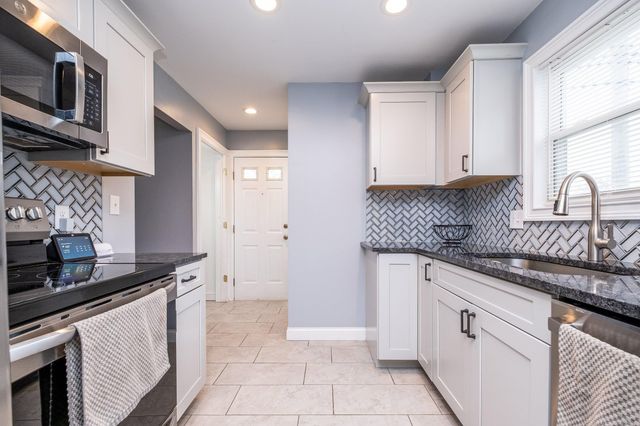 27025 Alger Street, Madison Heights, MI 48071