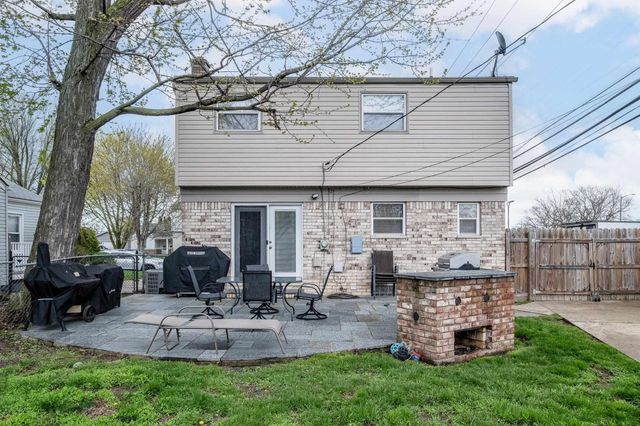 27025 Alger Street, Madison Heights, MI 48071