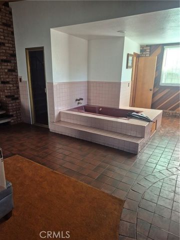 12621 S Hoover, Los Angeles, CA 90044