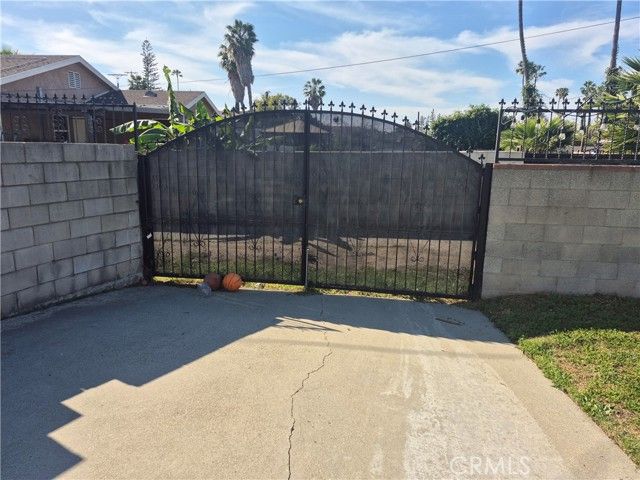 12621 S Hoover, Los Angeles, CA 90044