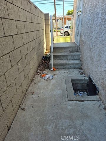 12621 S Hoover, Los Angeles, CA 90044