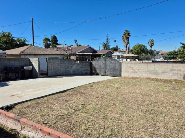 12621 S Hoover, Los Angeles, CA 90044
