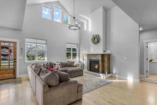 920 NW 15th Street, Redmond, OR 97756