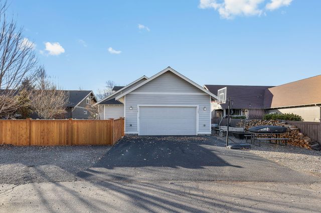 920 NW 15th Street, Redmond, OR 97756