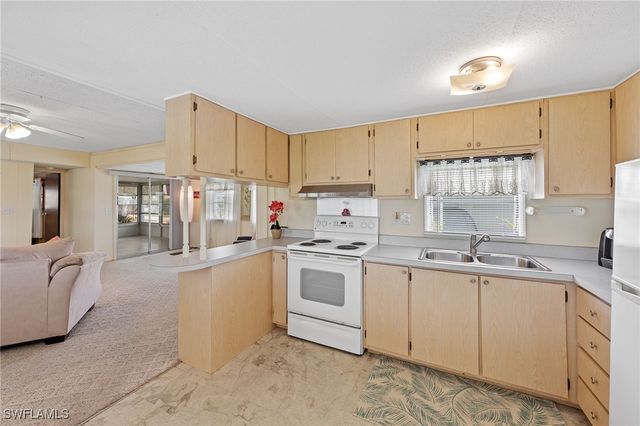 16 San Remo CIR, Naples, FL 34112