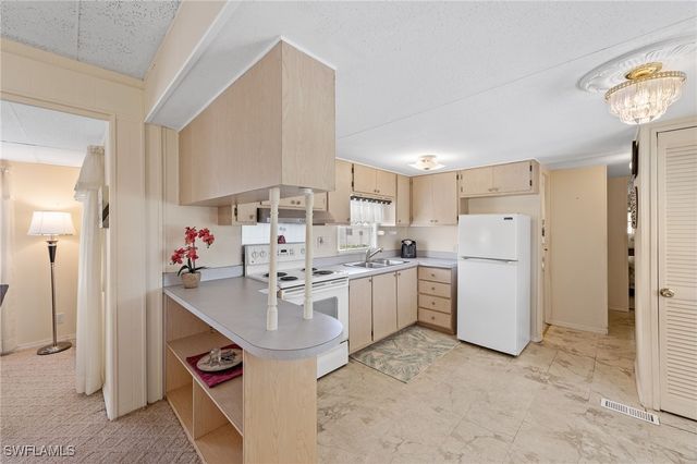 16 San Remo CIR, Naples, FL 34112