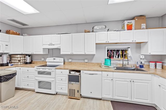 16 San Remo CIR, Naples, FL 34112