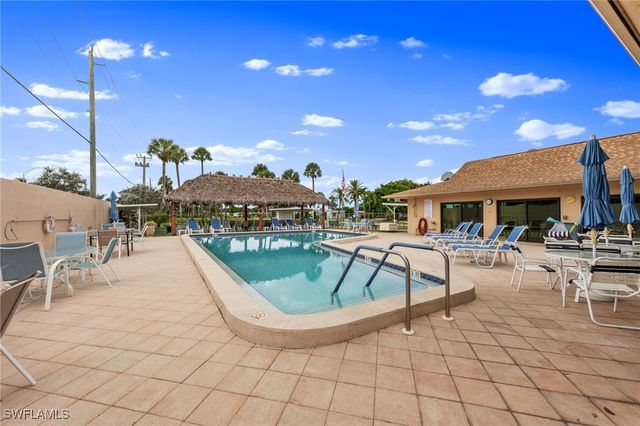 16 San Remo CIR, Naples, FL 34112