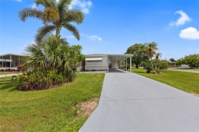 16 San Remo CIR, Naples, FL 34112