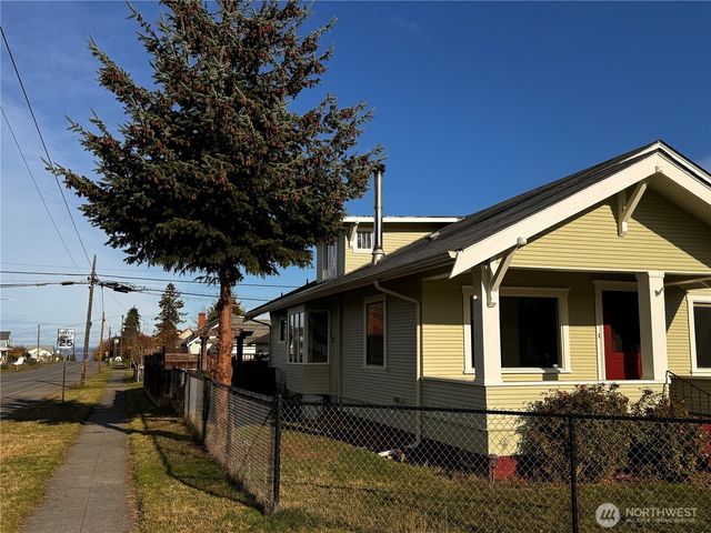 239 W 5th Street, Port Angeles, WA 98362