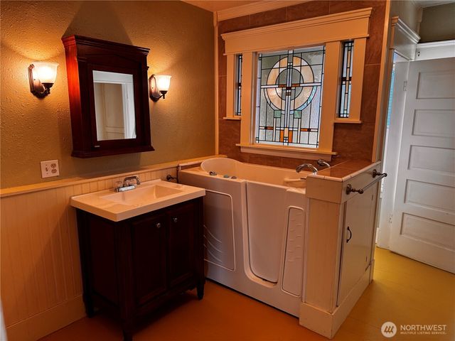 239 W 5th Street, Port Angeles, WA 98362