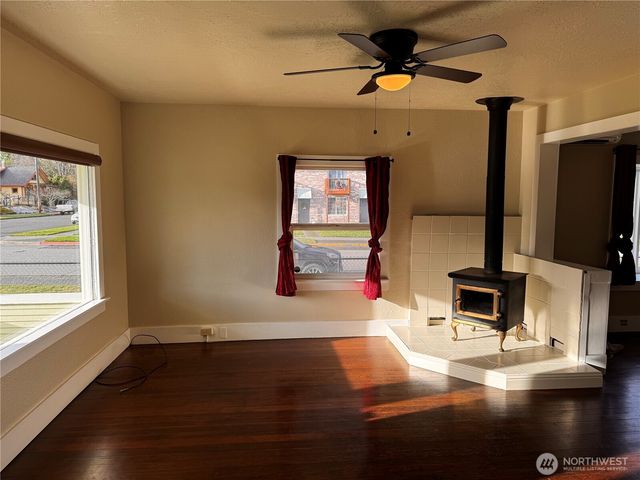 239 W 5th Street, Port Angeles, WA 98362