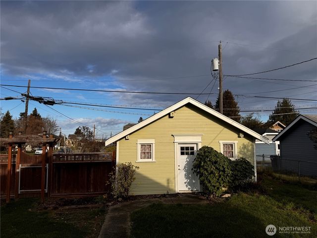 239 W 5th Street, Port Angeles, WA 98362