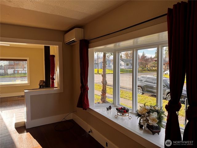 239 W 5th Street, Port Angeles, WA 98362