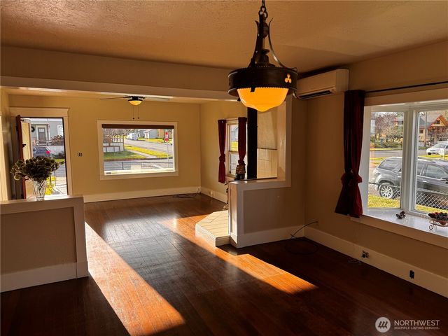 239 W 5th Street, Port Angeles, WA 98362