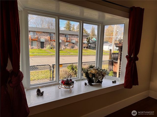 239 W 5th Street, Port Angeles, WA 98362