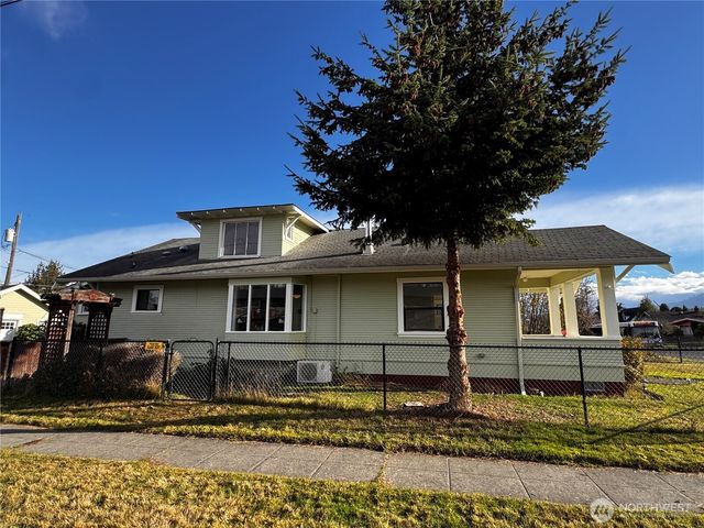 239 W 5th Street, Port Angeles, WA 98362