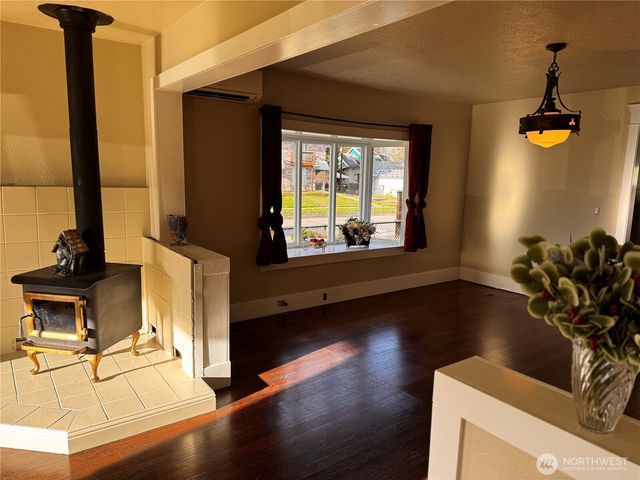 239 W 5th Street, Port Angeles, WA 98362