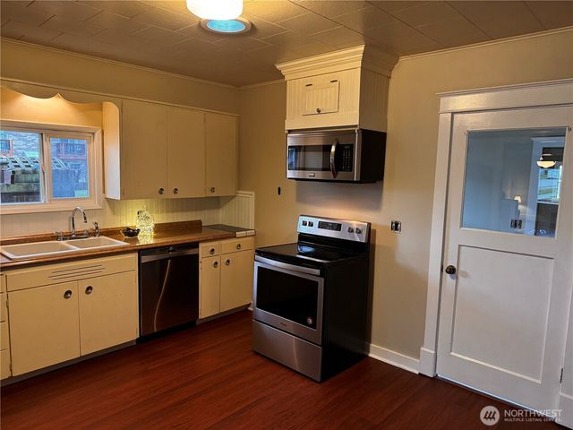 239 W 5th Street, Port Angeles, WA 98362