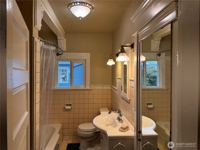 239 W 5th Street, Port Angeles, WA 98362