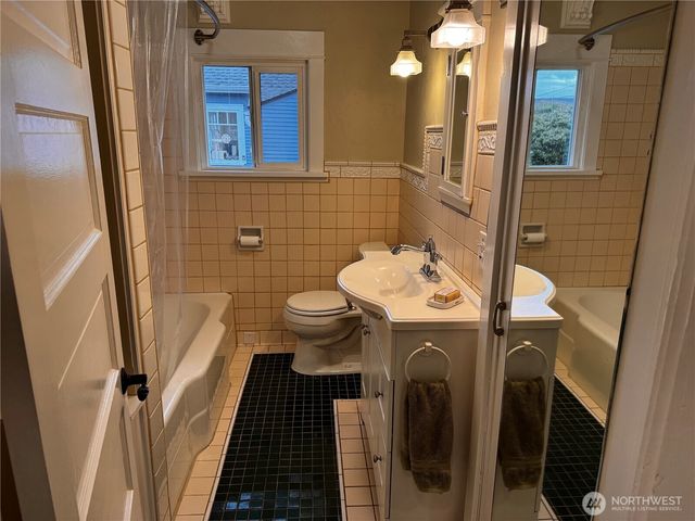 239 W 5th Street, Port Angeles, WA 98362