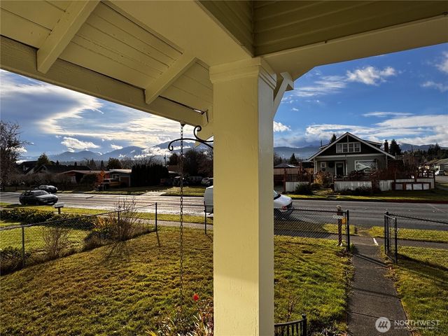 239 W 5th Street, Port Angeles, WA 98362