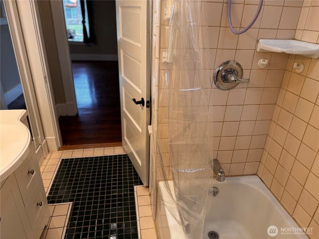 239 W 5th Street, Port Angeles, WA 98362