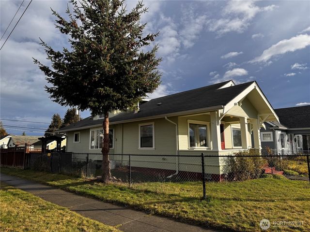 239 W 5th Street, Port Angeles, WA 98362