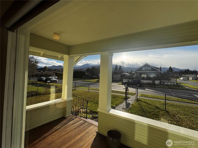 239 W 5th Street, Port Angeles, WA 98362