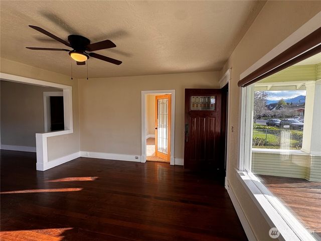 239 W 5th Street, Port Angeles, WA 98362