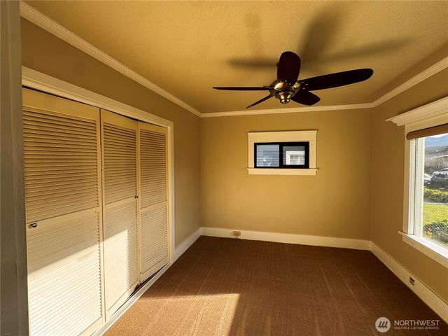 239 W 5th Street, Port Angeles, WA 98362