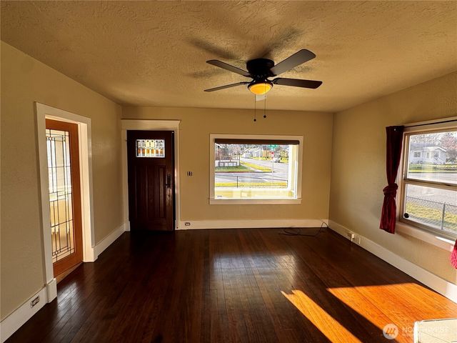 239 W 5th Street, Port Angeles, WA 98362