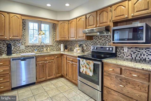 106 GERTRUDE DR, Chalfont, PA 18914