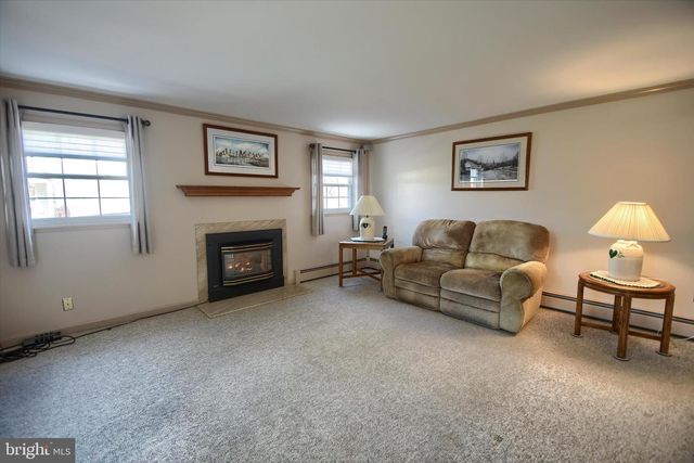 106 GERTRUDE DR, Chalfont, PA 18914
