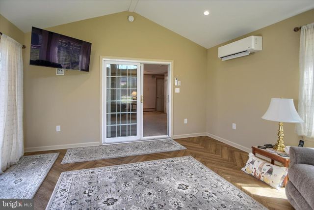 106 GERTRUDE DR, Chalfont, PA 18914