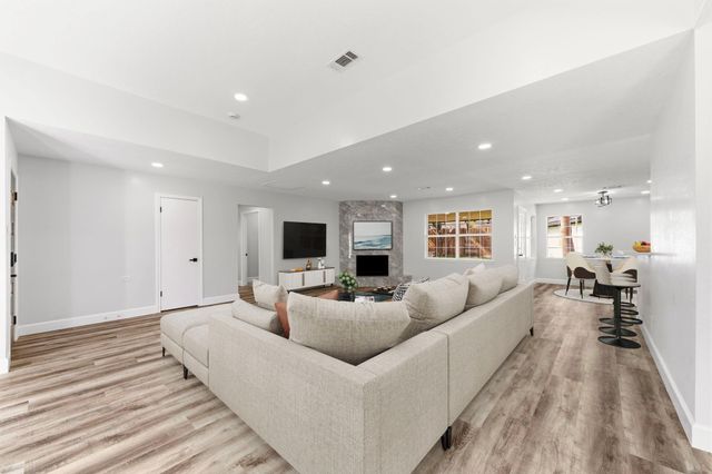 5411 Ariel Street, Houston, TX 77096