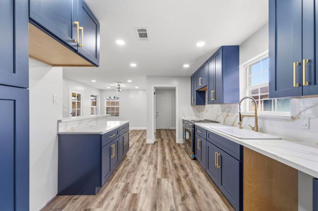 5411 Ariel Street, Houston, TX 77096