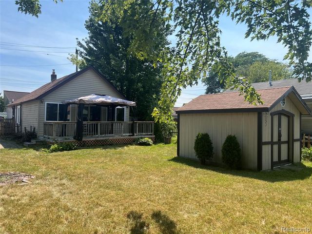 15676 Frazho Road, Roseville, MI 48066