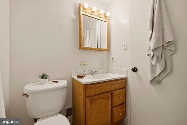 5141 BRADFIELD DR, Annandale, VA 22003