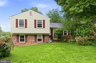 5141 BRADFIELD DR, Annandale, VA 22003