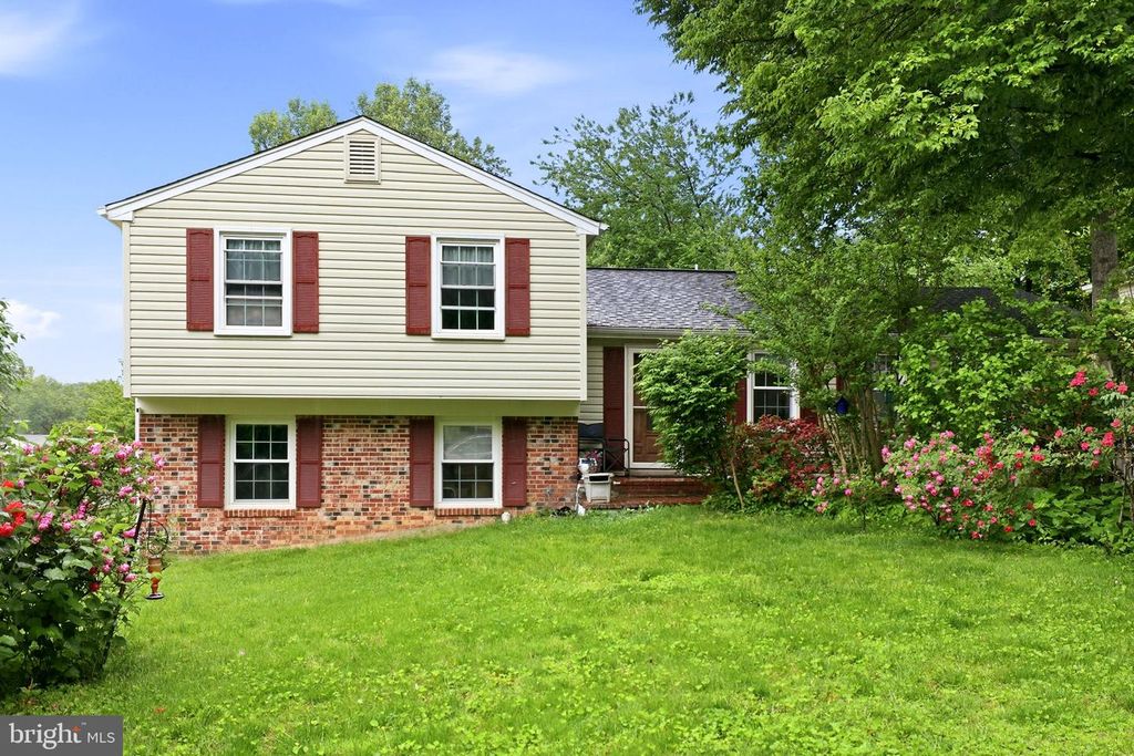 5141 BRADFIELD DR, Annandale, VA 22003