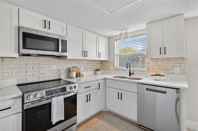 9 FORBES PLACE PLACE 112, Dunedin, FL 34698