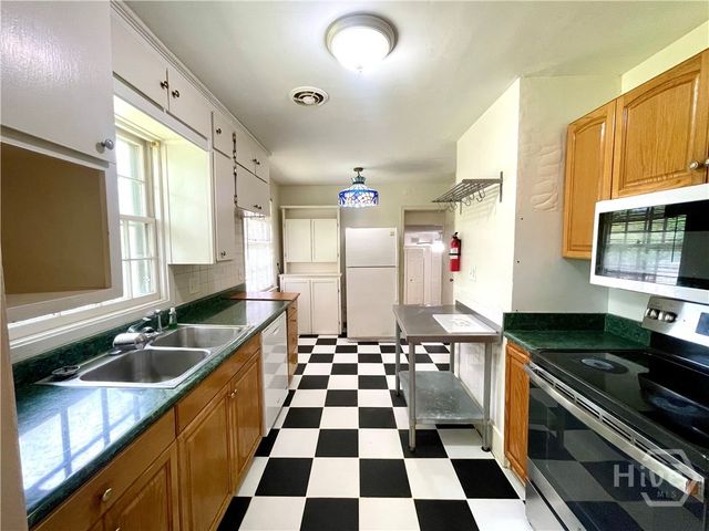 2 E 54th Street, Savannah, GA 31405