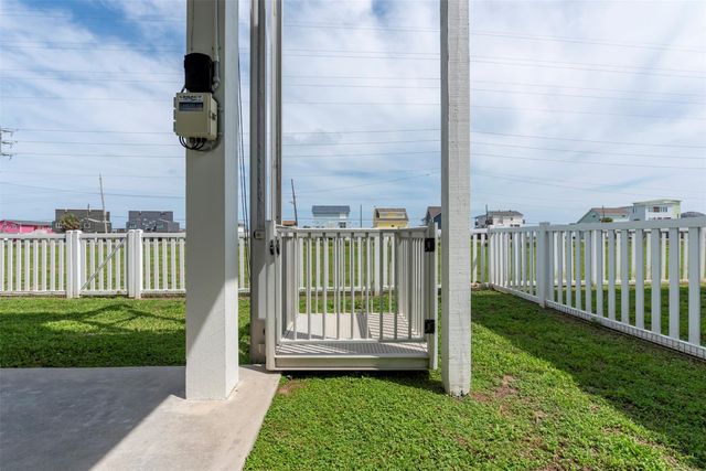 4322 Palapa Circle, Galveston, TX 77554