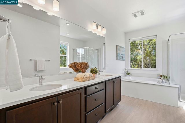 1939 Orfanos Ranch Dr, Brentwood, CA 94513