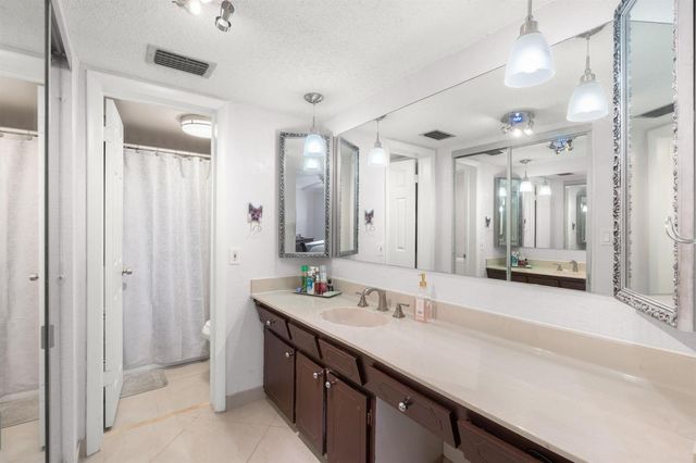 4191 NW 41st Street 214, Lauderdale Lakes, FL 33319